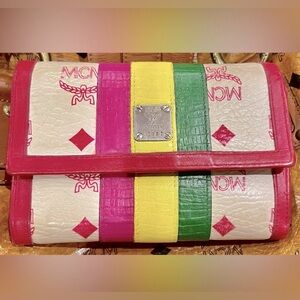 MCM Tri Colored Wallet!💗